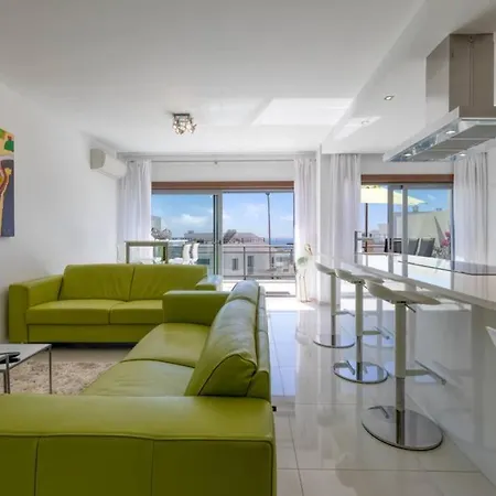 Sylena's Oceanview Apartment