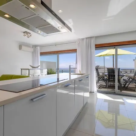 Sylena's Oceanview Apartment